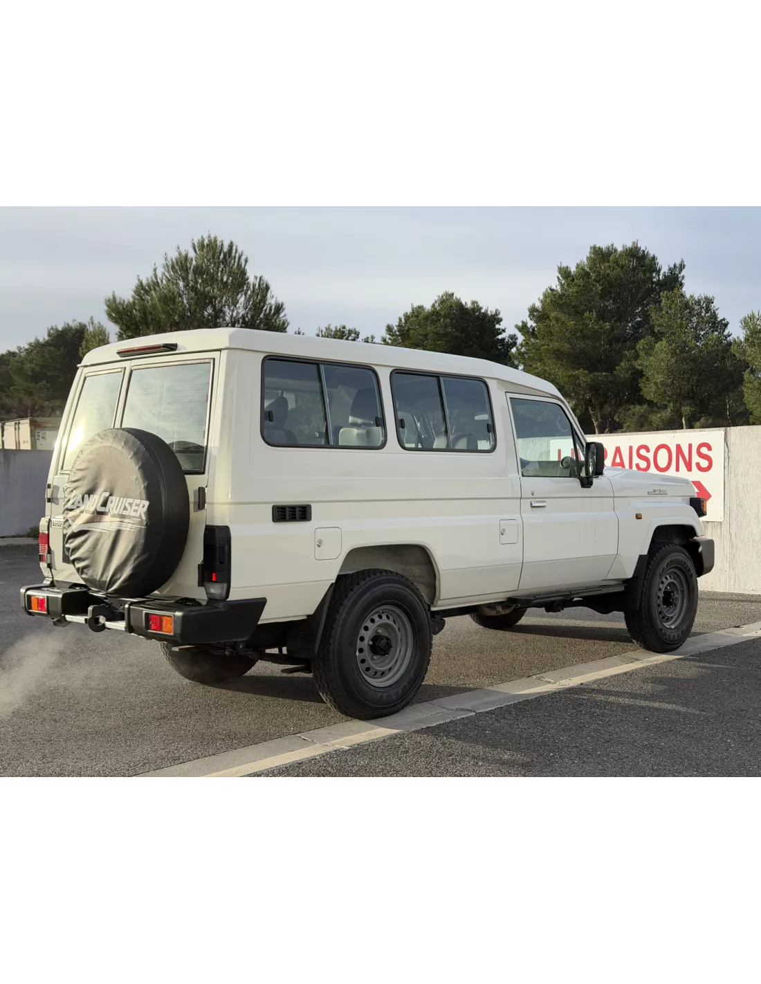 TOYOTA GRJ78 BVM weiß grau Interior - 4x4 Zubehör