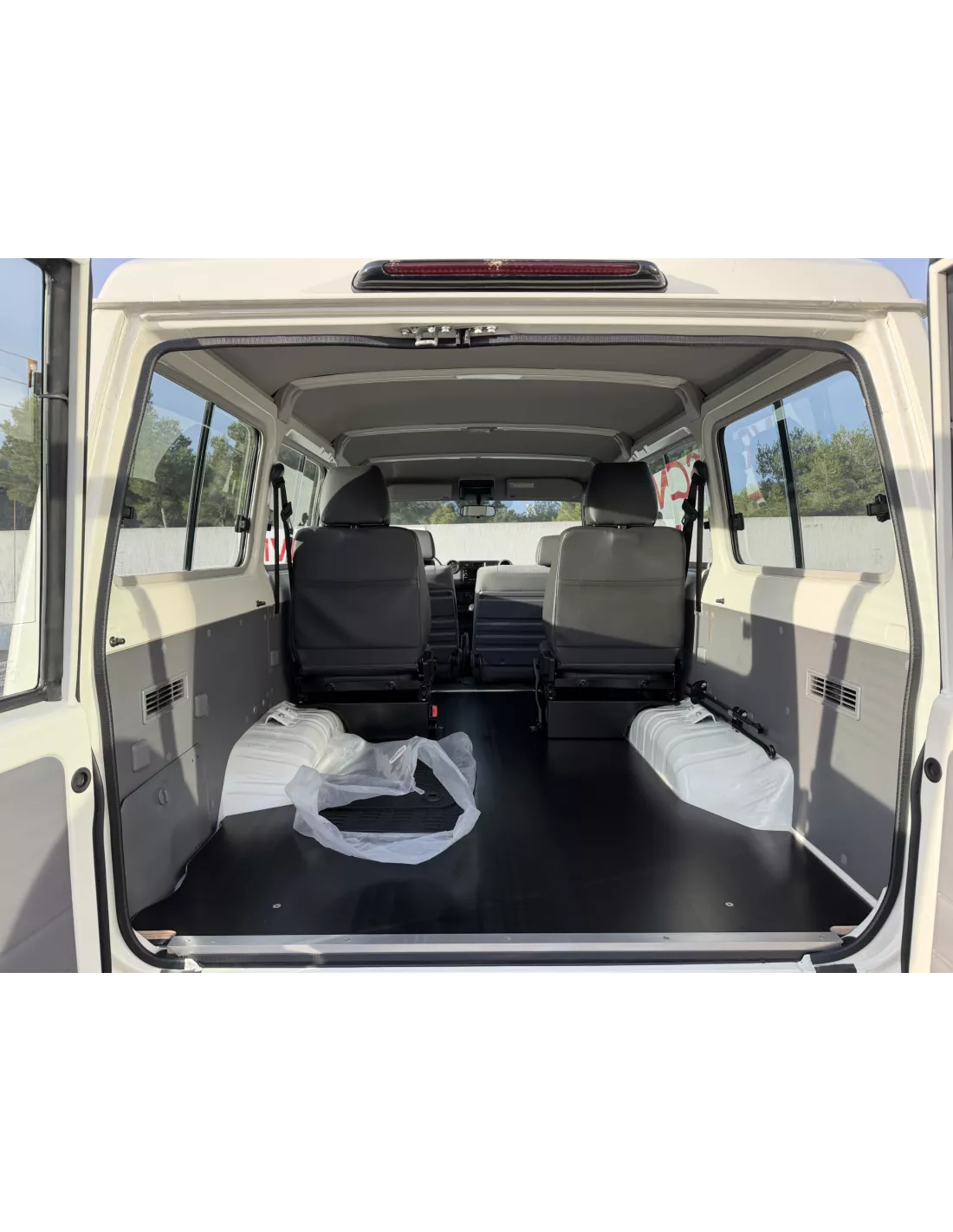 TOYOTA GRJ78 BVM weiß grau Interior - 4x4 Zubehör