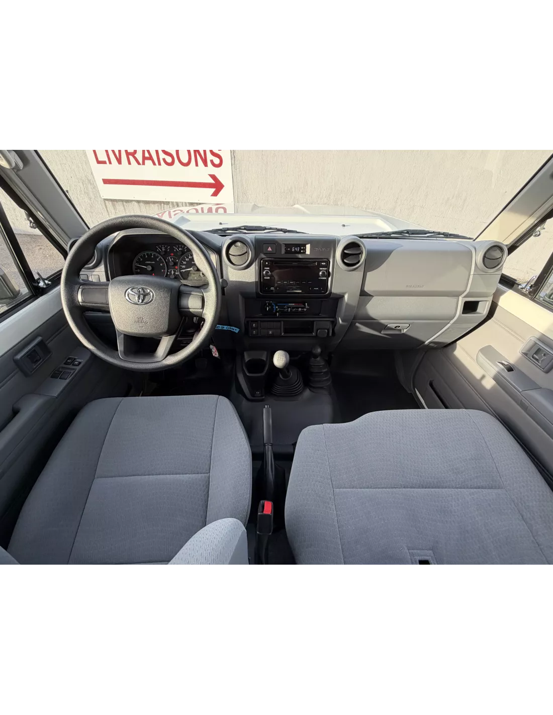 TOYOTA GRJ78 BVM BLANC INTERIEUR GRIS - accessoire 4x4