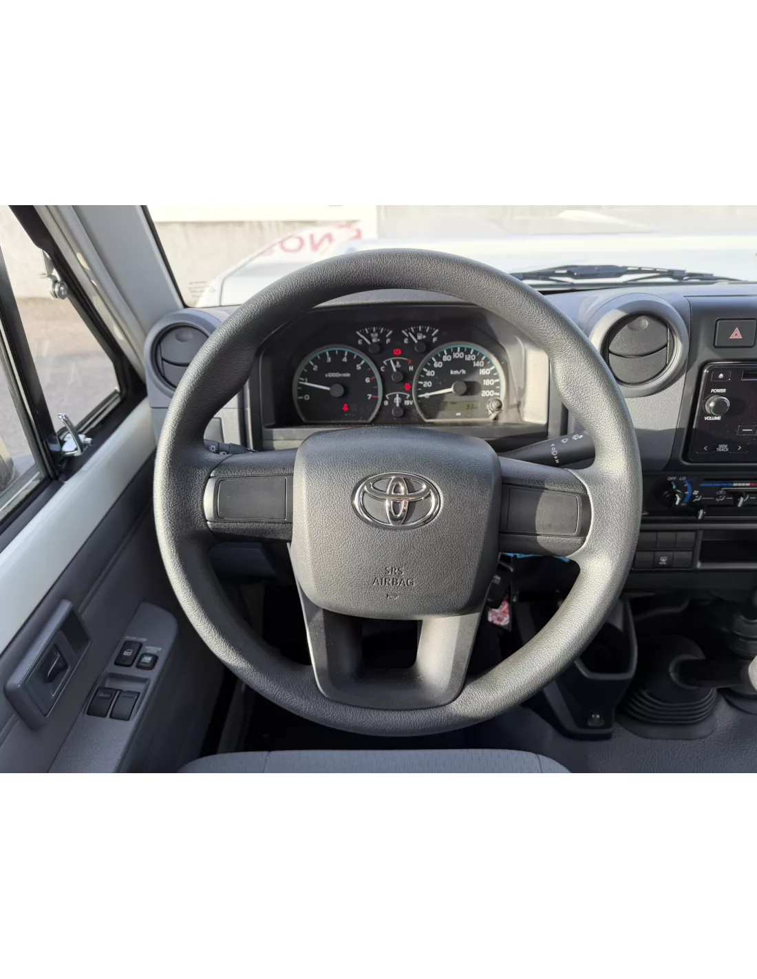 TOYOTA GRJ78 BVM BLANC INTERIEUR GRIS - accessoire 4x4