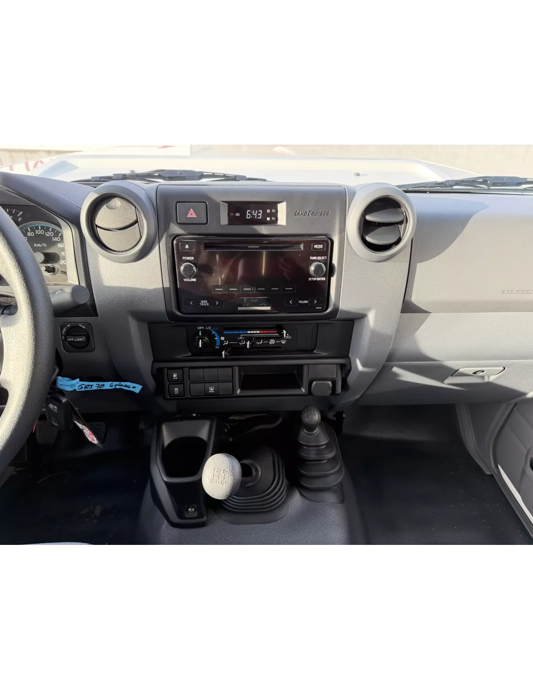 TOYOTA GRJ78 BVM BLANC INTERIEUR GRIS - accessoire 4x4