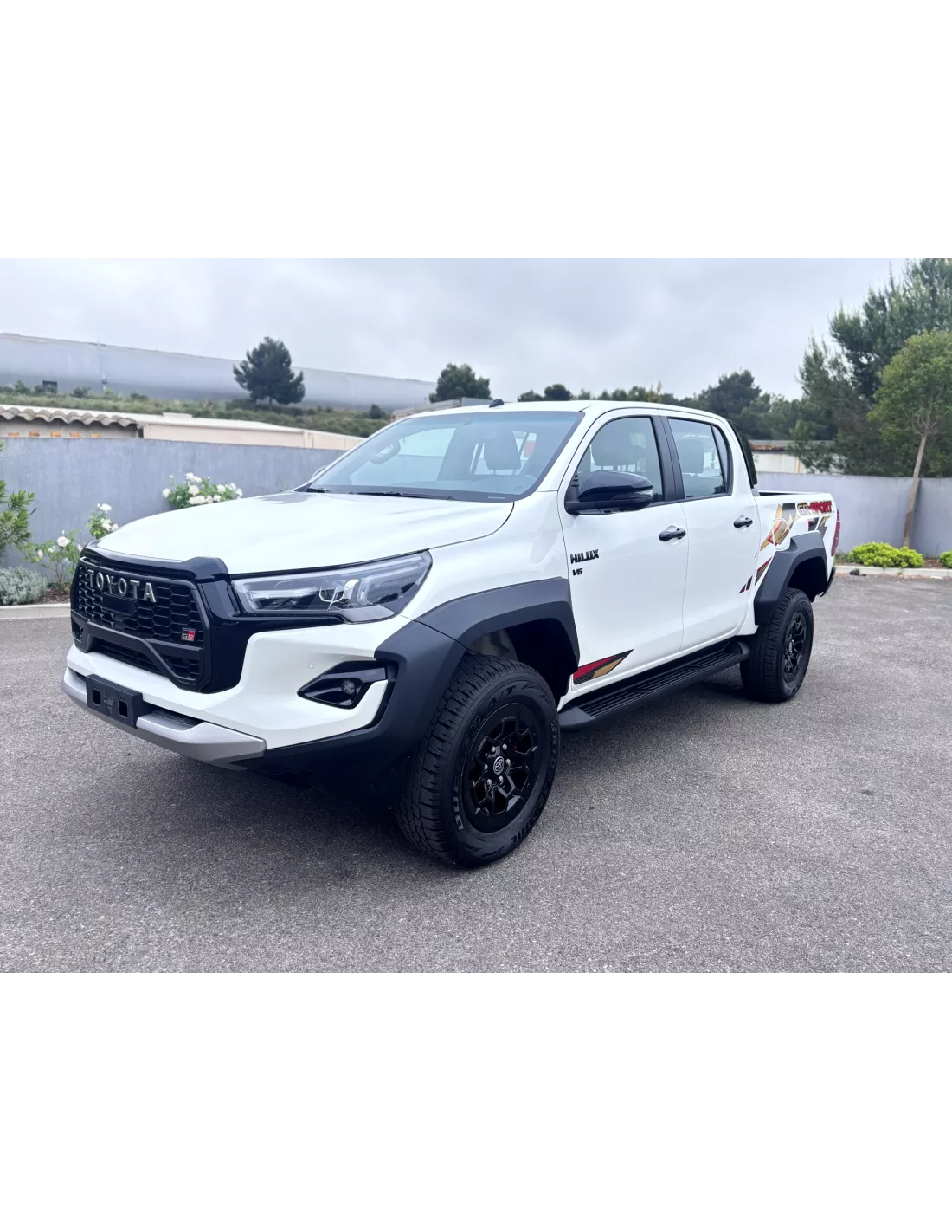 TOYOTA Hilux 2025 GR Sport Z 4.0L - 4x4 Zubehör