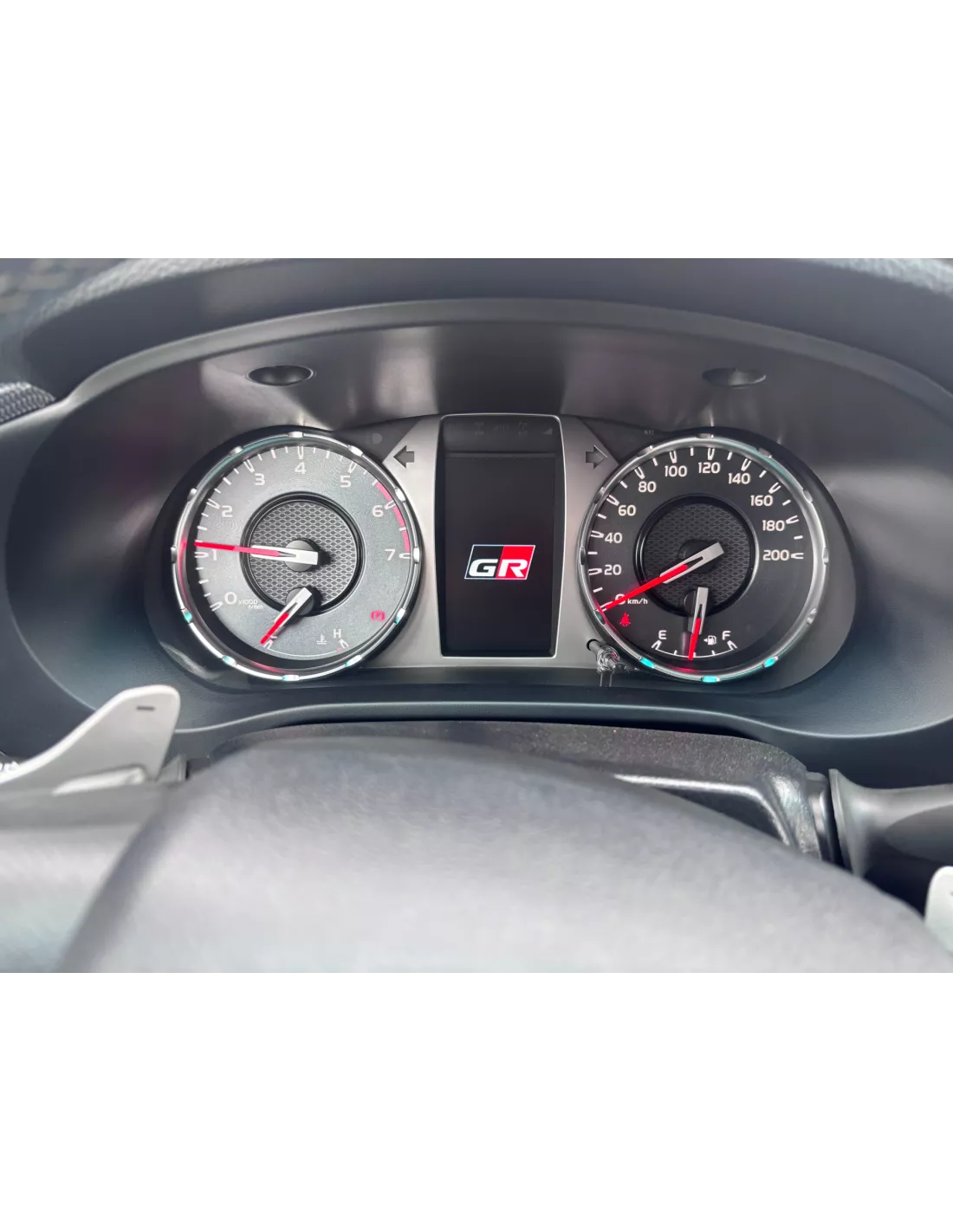 TOYOTA Hilux 2025 GR Sport Z 4.0L - 4x4 Zubehör