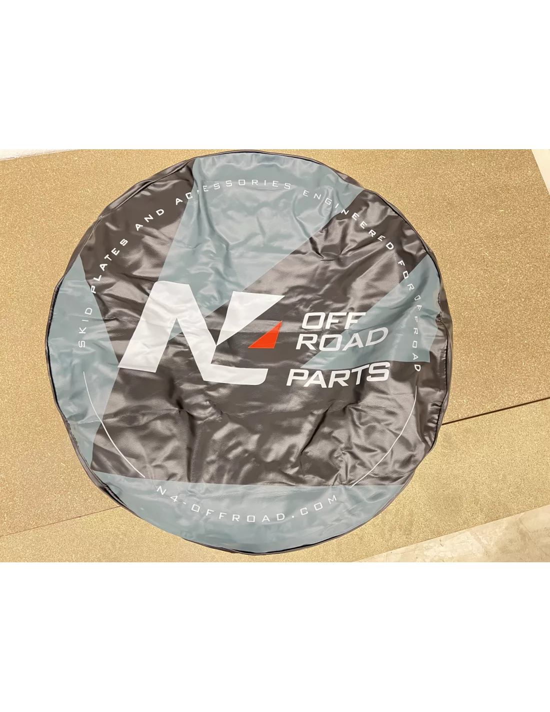 Cover deckt Black Wheel Logo ab N4 Offroad Ø83 cm für Reifen in 285/70x17