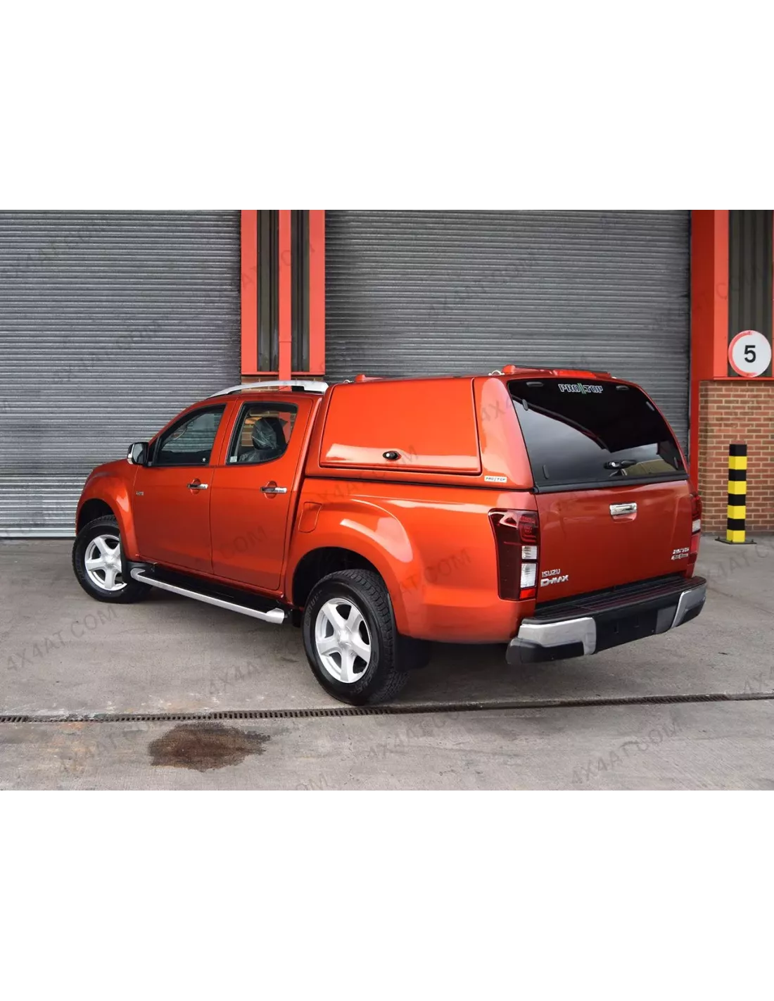 Ex-Demo Isuzu D-Max 2017-2020 hard-top ProTop portes