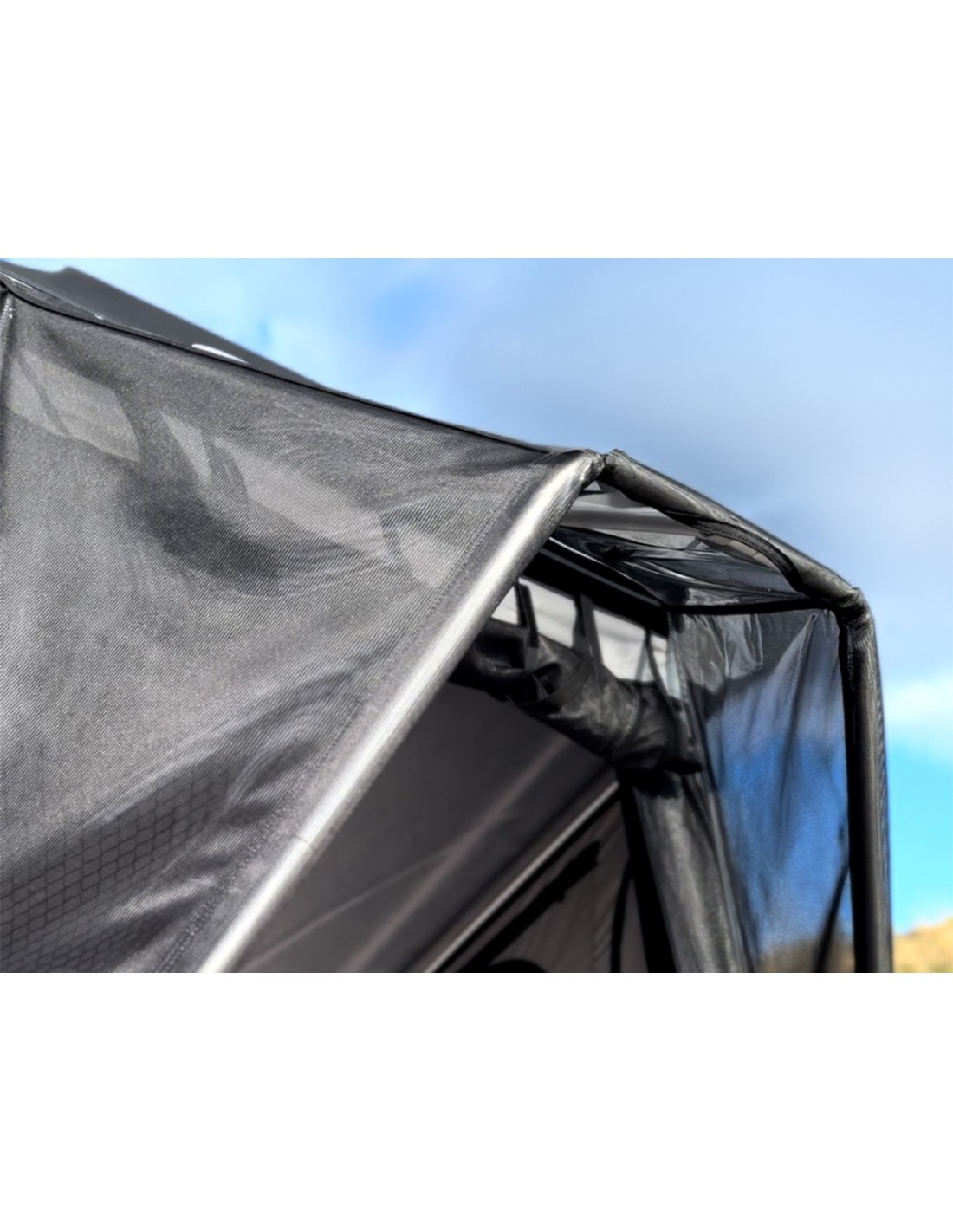 Avancée protection pluie et soleil James Baroud pour tente de toit Odyssey M et L